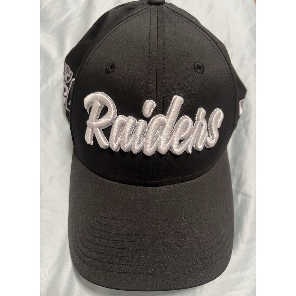 New Era Las Vegas Raiders 39Thirty Onfield 2019 Sideline 1960 Flex Fitted Hat